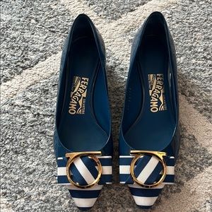 Salvatore Ferragamo EZIA stripe flat in blue patent leather, size 6D